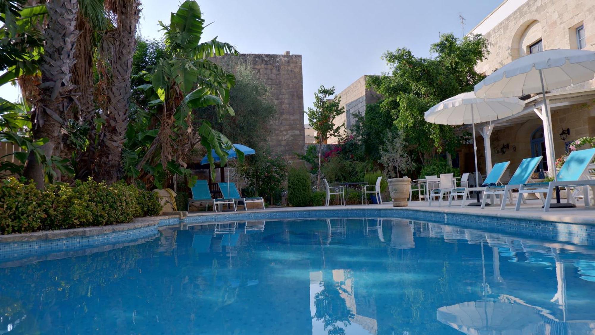 Village Knights Accommodation Żebbuġ Eksteriør billede