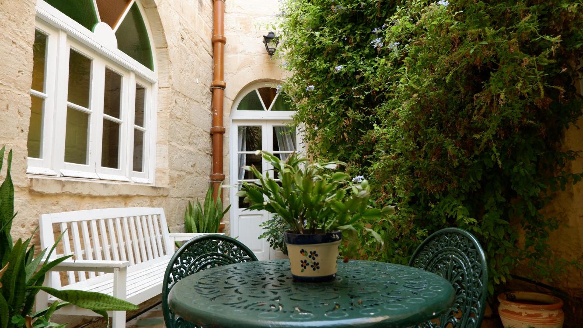 Village Knights Accommodation Żebbuġ Eksteriør billede