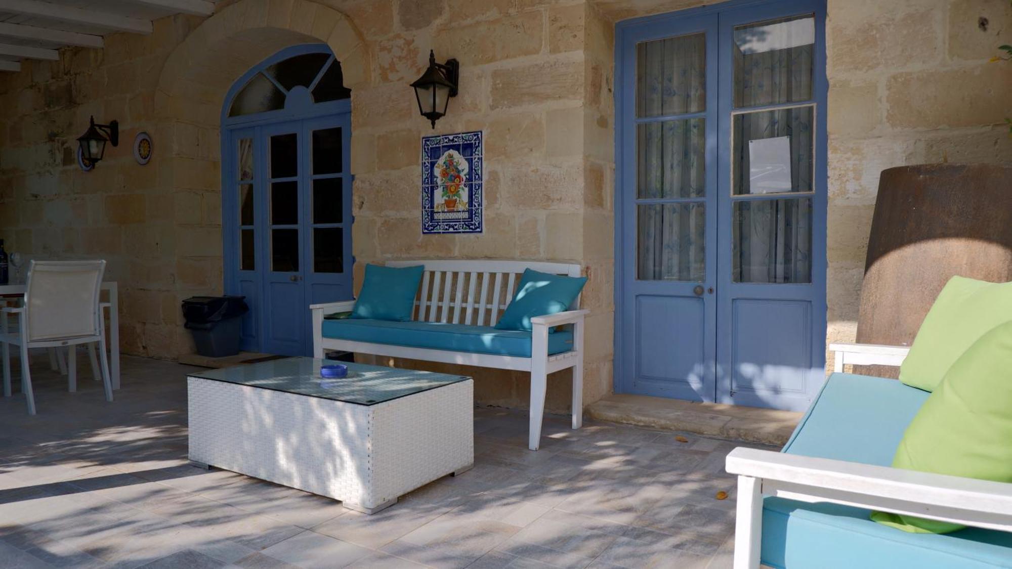 Village Knights Accommodation Żebbuġ Eksteriør billede