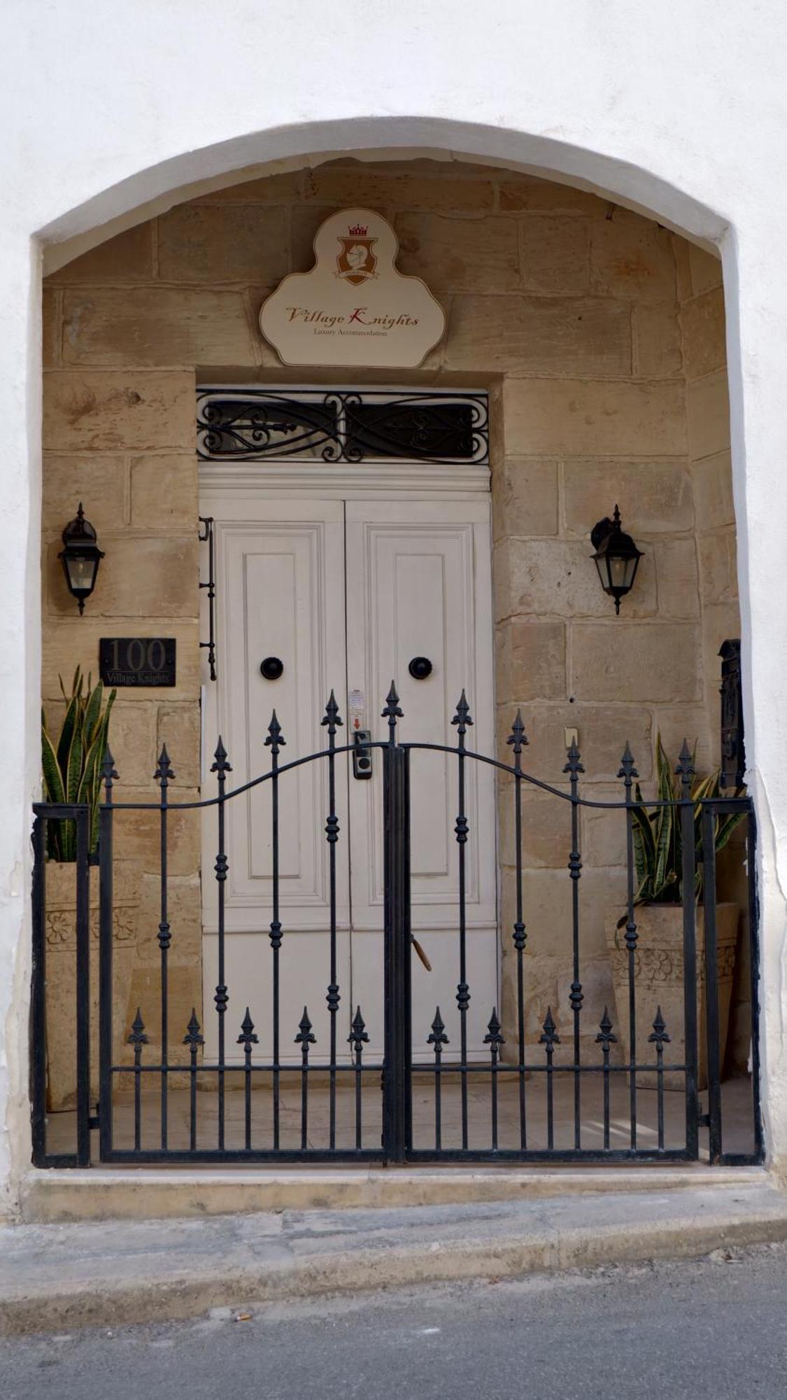 Village Knights Accommodation Żebbuġ Eksteriør billede