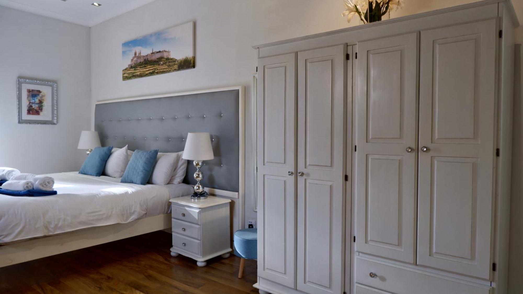 Village Knights Accommodation Żebbuġ Eksteriør billede